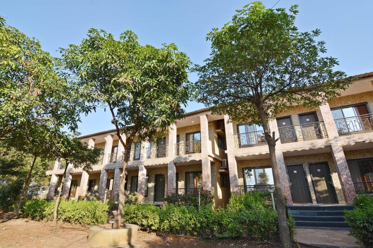 Oyo Midway Park Resort Atgaon Extérieur photo